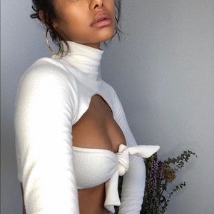 Are you am i liselle top white